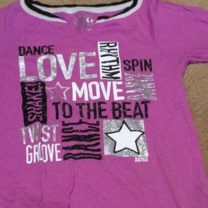 This a kinda long sleeve shirt for sleeping in